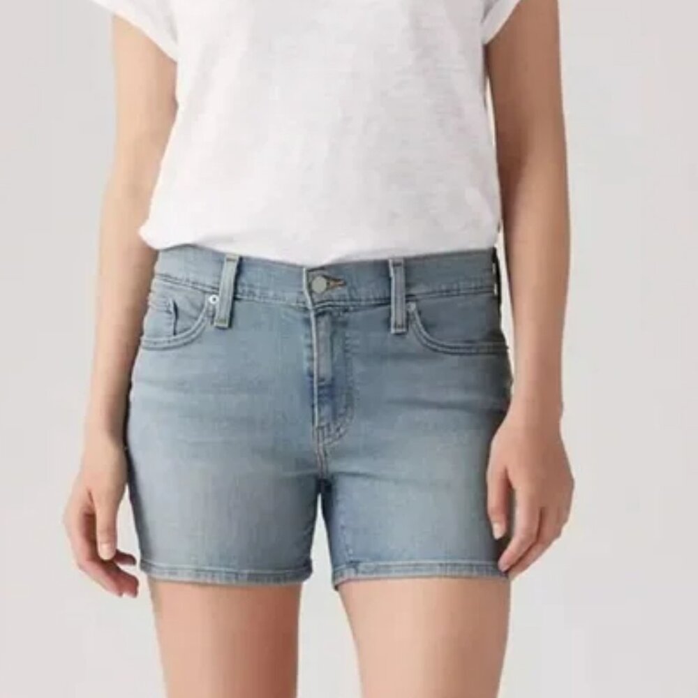 Levi's Mid Length Med. Wash Denim Shorts/NWT/32